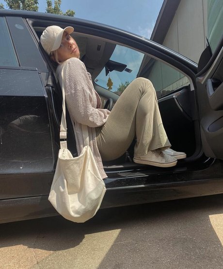 Maddie Henderson onlyfans sex leak