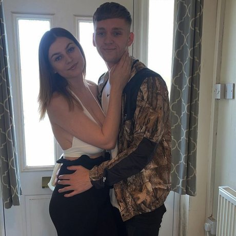 Chloe Louise Thomas onlyfans porn leaked