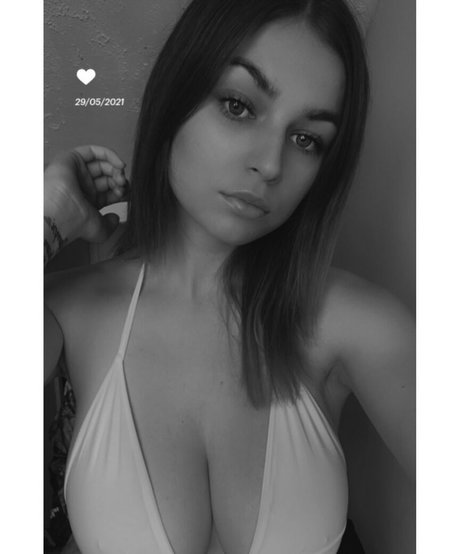 Chloe Louise Thomas onlyfans xxx