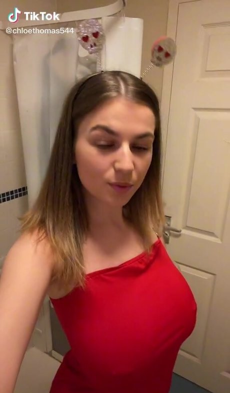 Chloe Louise Thomas onlyfans leaked dirtyship