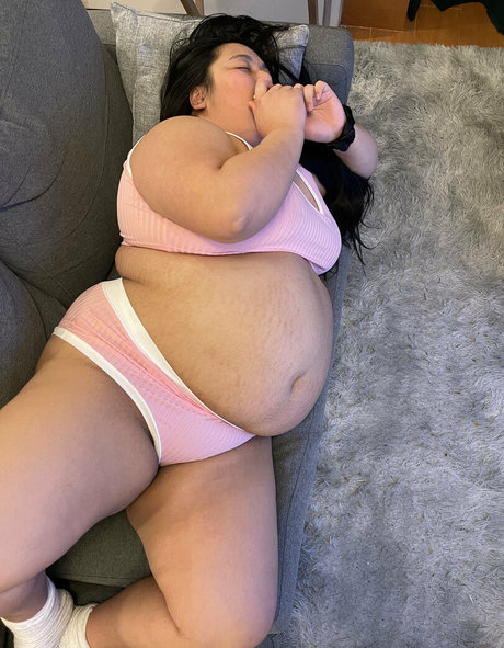 mochiibabii nude on onlyfans