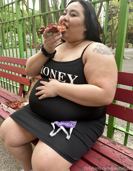 mochiibabii onlyfans public photos