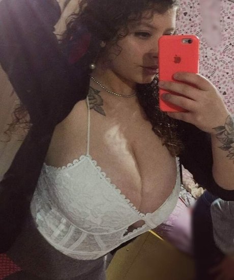 Ashley Alves onlyfans leak ass