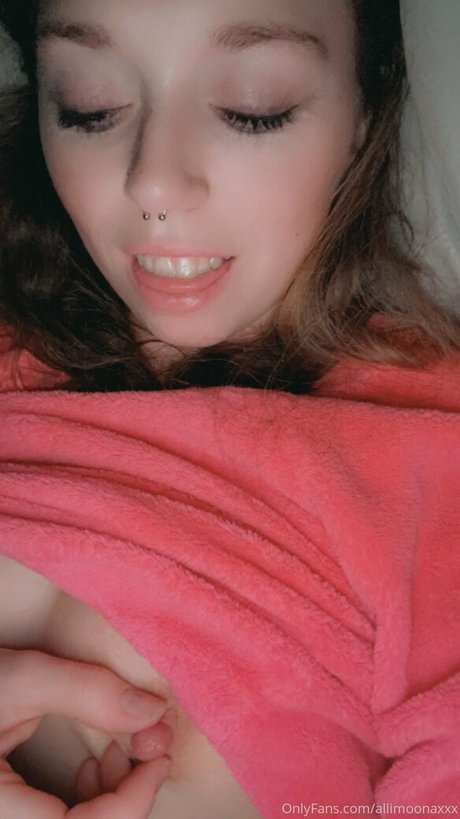 allimoonaxxx nudes onlyfans