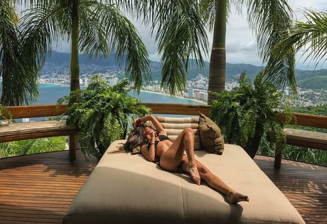 Alicia Londono onlyfans nude tits