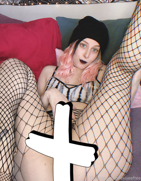 lexiveefree naked only fans
