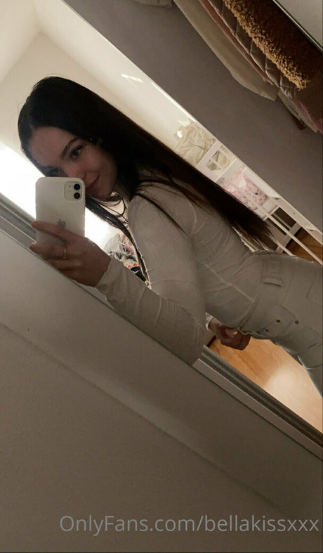 bellakissxxx onlyfans naked