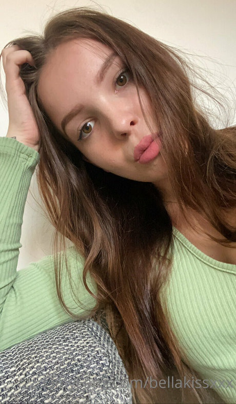 bellakissxxx onlyfans strip