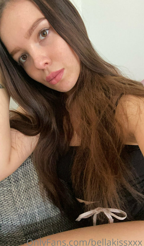 bellakissxxx onlyfans nude tits