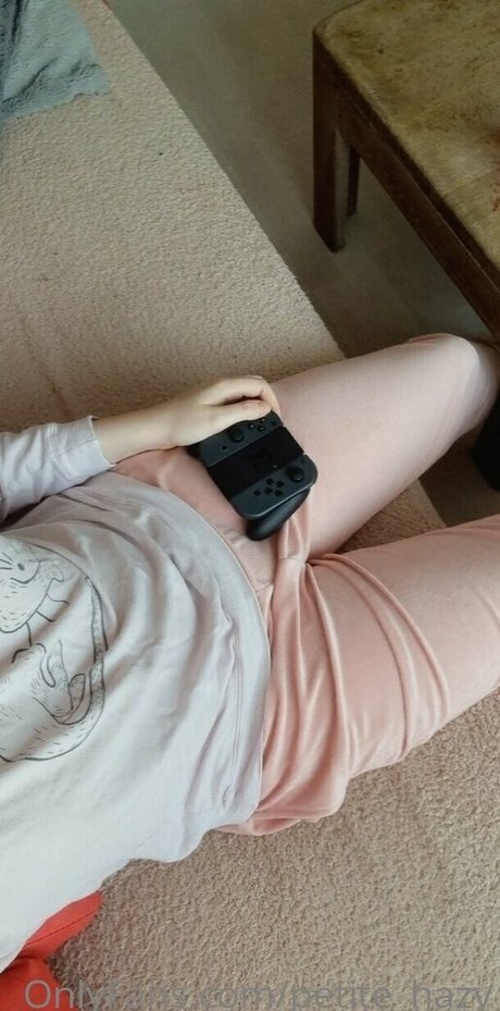 petite hazy feet onlyfans