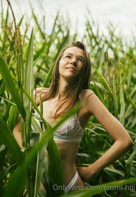 emmi hill onlyfans naked