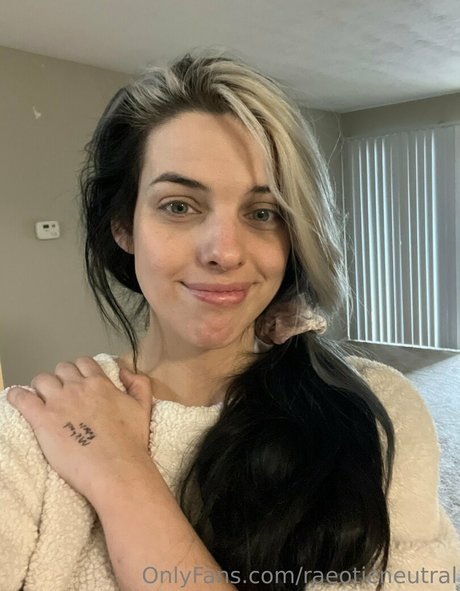 raeoticneutral nude onlyfans