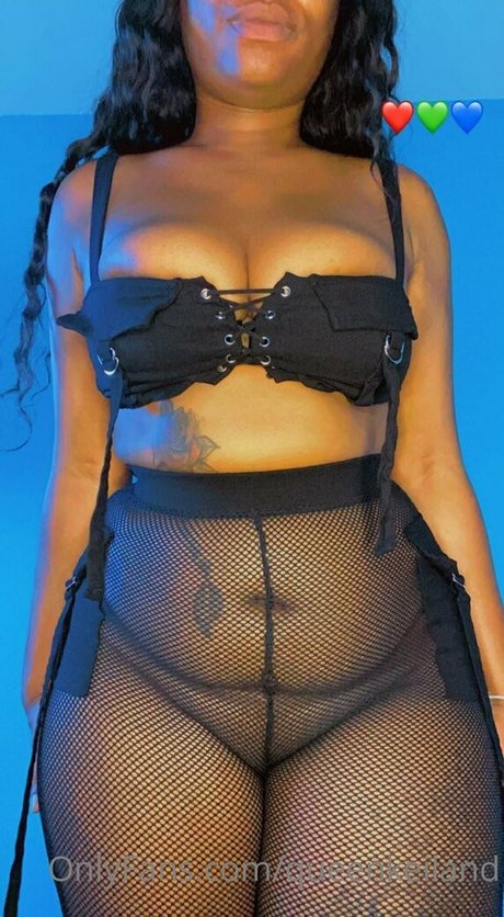 queenkeiland onlyfans boobs