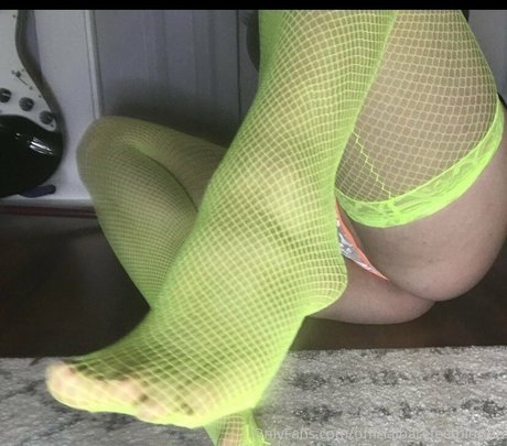 officialbarefeetblonde onlyfans nsfw