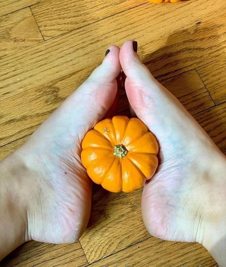 ellesfeet8 onlyfans leaks.