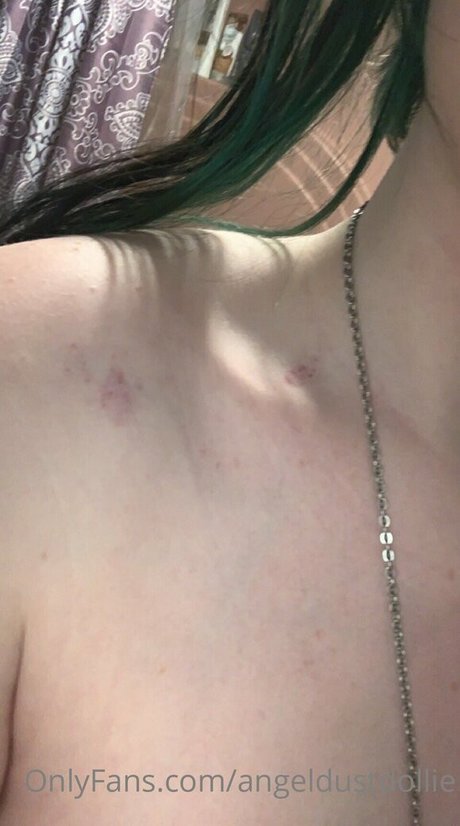 angeldustdollie onlyfans topless
