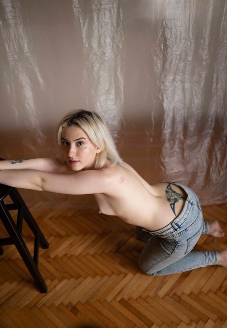 Simge Akkus onlyfans leaked tits