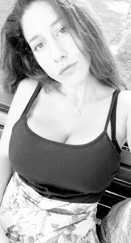 Hadar Simon onlyfans creator