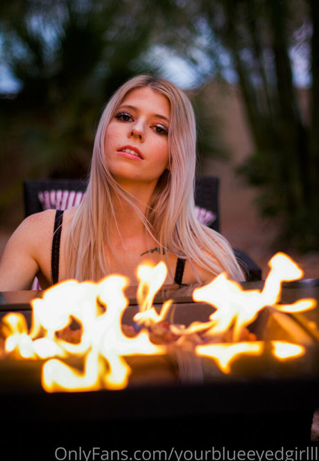 freshmanzoey18 only fans content