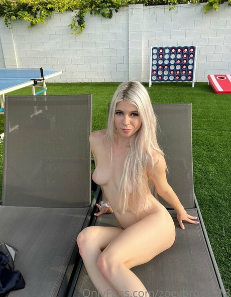 freshmanzoey18 onlyfans sex leak