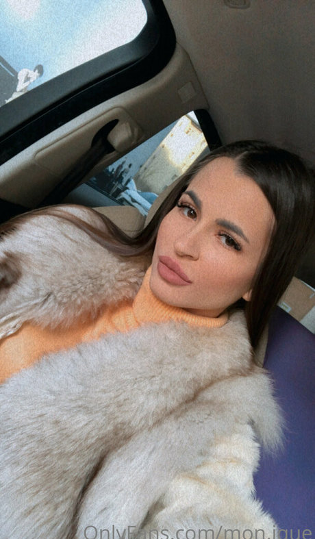 mon ique onlyfans content type