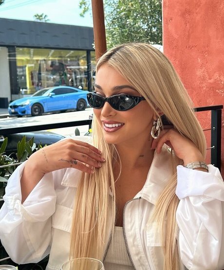 Camaryn Swanson onlyfans leak ass