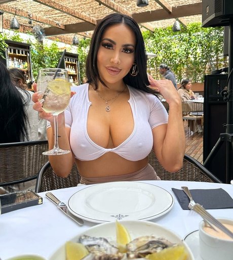 sophiapayan feet onlyfans