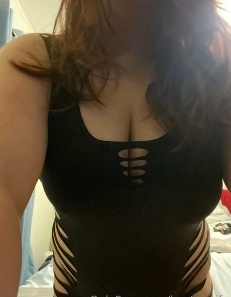 busty wife leaked only fans nudes