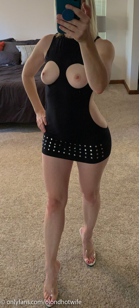 blondhotwife onlyfans sex