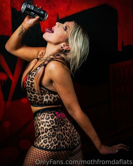 mothfromdaflats onlyfans leak ass