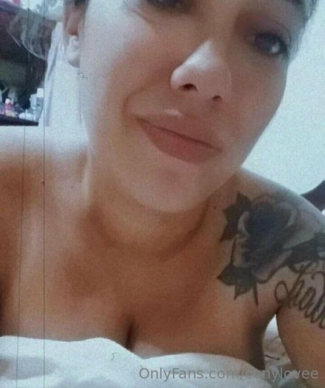 conylovee onlyfans model images