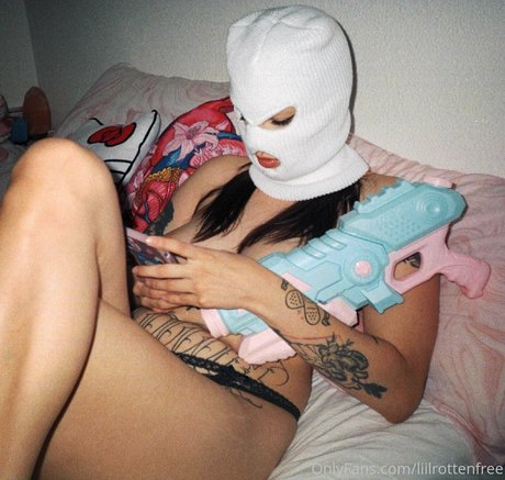 liilrottenfree onlyfans leak fuck