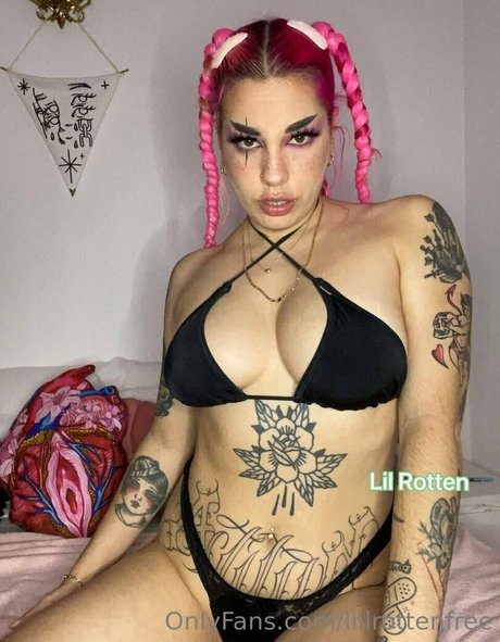 liilrottenfree onlyfans model photos