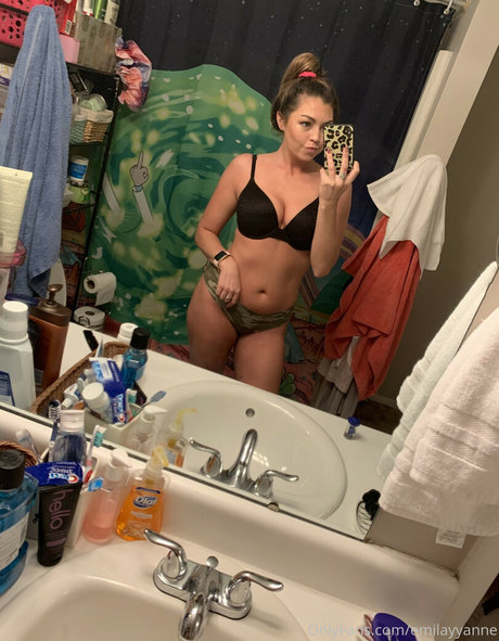 Emilayyy Babayy onlyfans naked