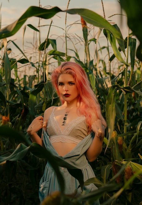 Di Simon onlyfans model photos