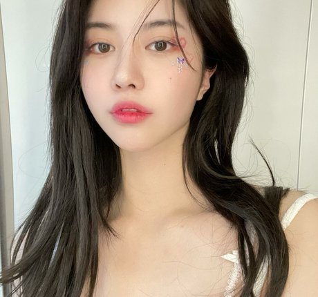 Lee Hayun nude onlyfans