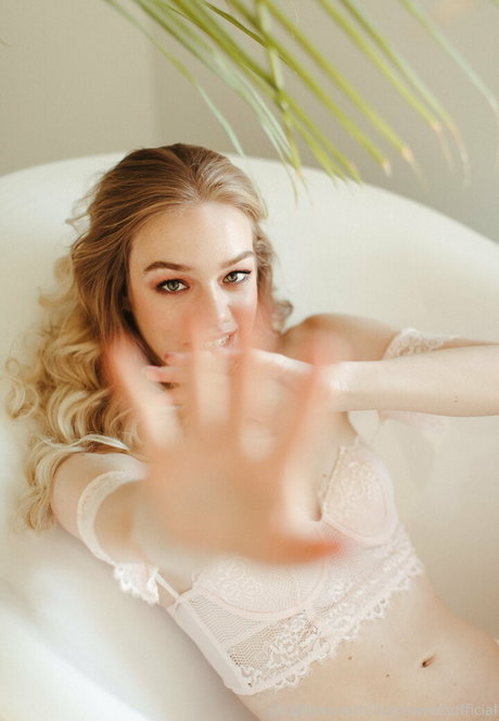 lizzysweetsofficial onlyfans nude content