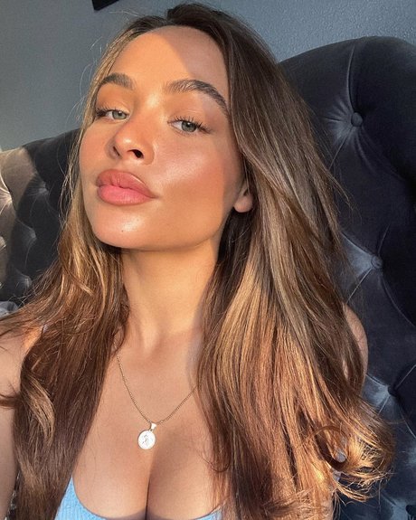 Clo Lloyd onlyfans nudes leak