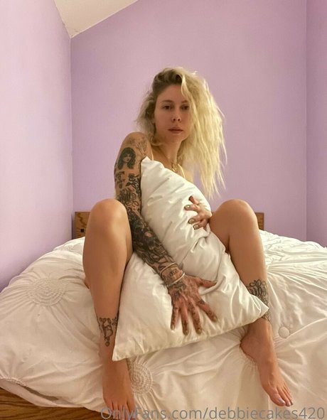 debbiecakes420 onlyfans naked