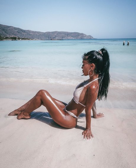 Isabel Raad nude only fans