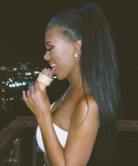 Isabel Raad leaked onlyfans