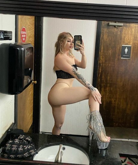 tori2toxic nude onlyfans pics