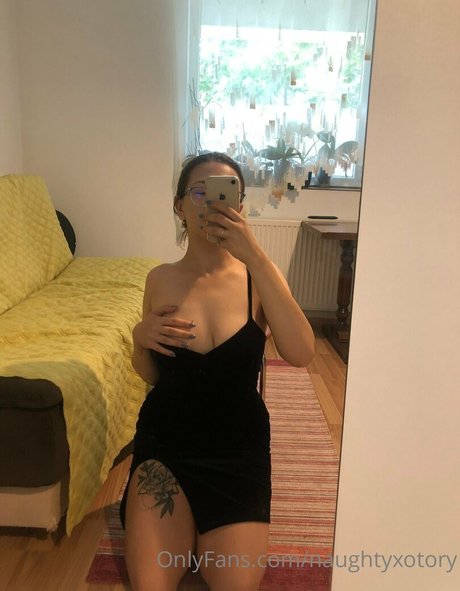 naughtyxotory strip onlyfans