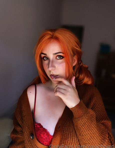 peachowo onlyfans model photo