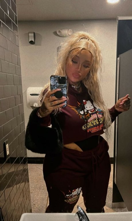 Donna Lombardi naked onlyfans pics