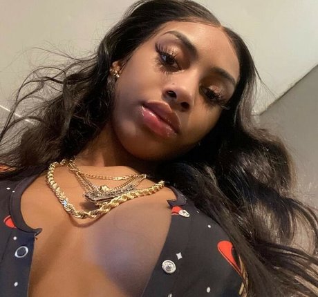 Lagloinski onlyfans photo