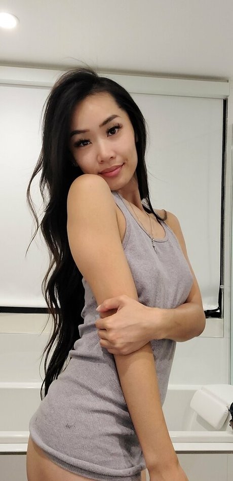 Elizabeth Tran leaks onlyfans