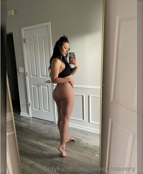 Avery Warner naked on onlyfans