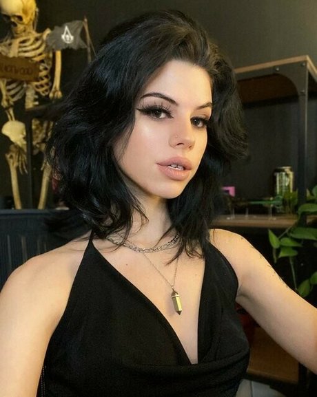 ellathrasher onlyfans posts