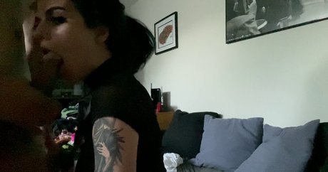 ellathrasher onlyfans striptease